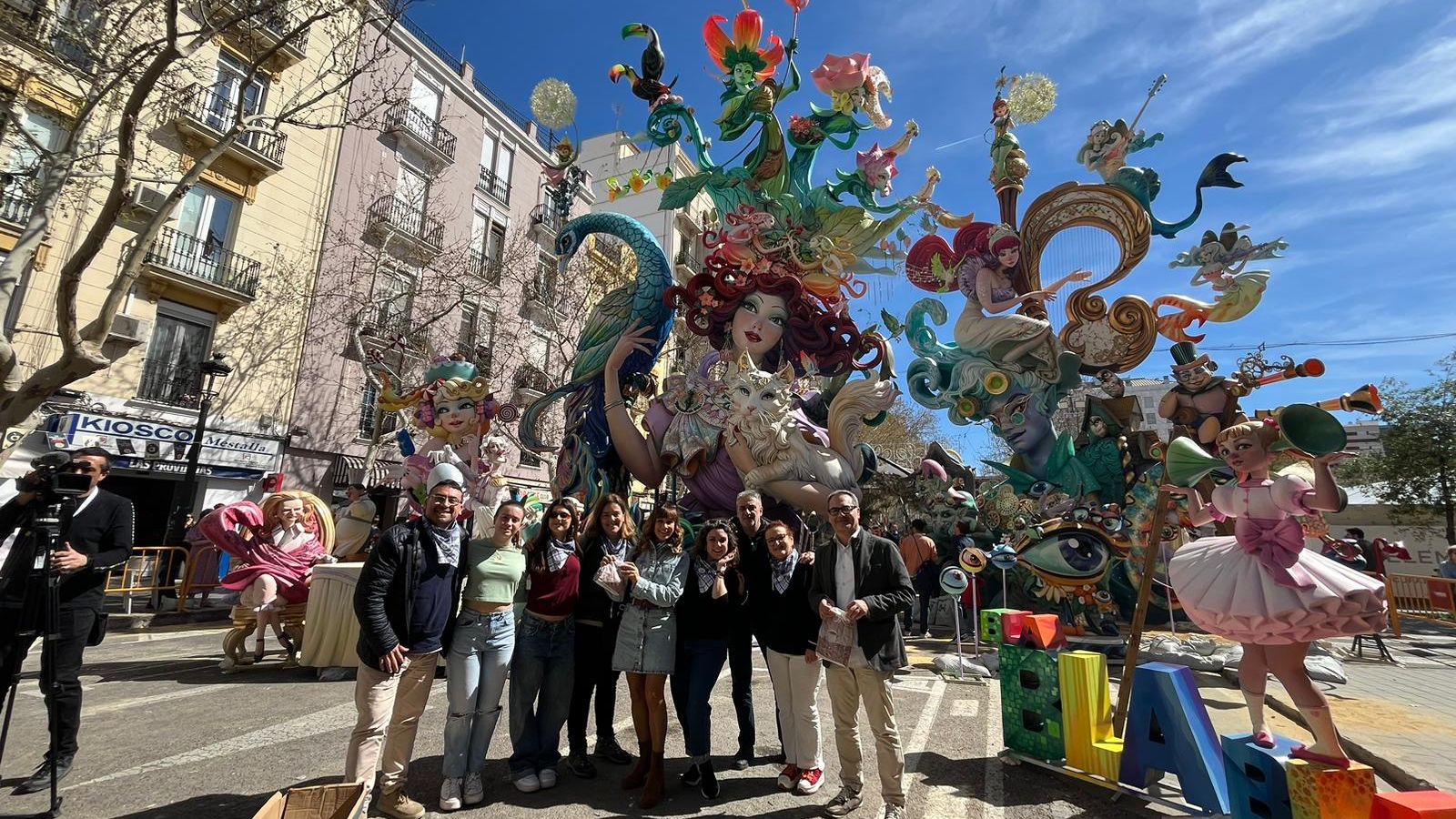 15.03.2024 | El magazín matinal de la ràdio d'À Punt ix al carrer per a celebrar les Falles