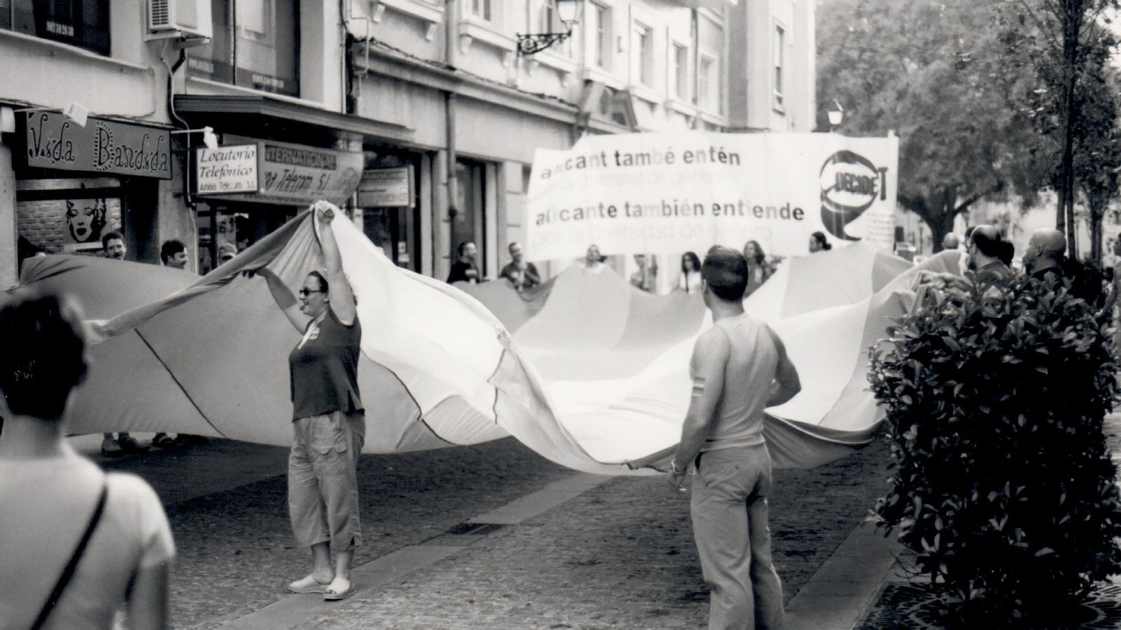 L'associació alacantina Decide-T en la manifestació de l'Orgull d'Alzira en 2004