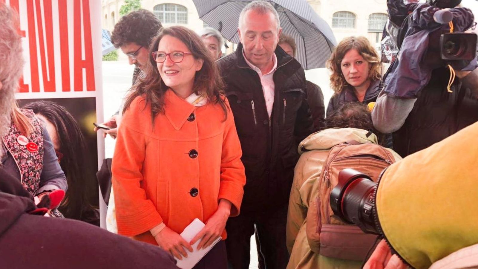 La candidata a la presidència de la Generalitat, Mónica Oltra, i el cap de llista per València al Congrés, Joan Baldoví, en un acte d'aquest dijous.