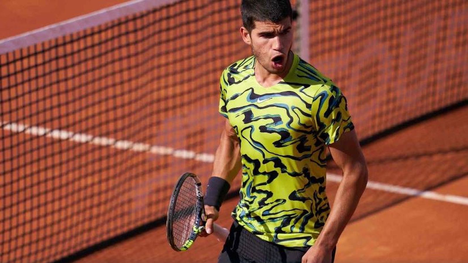 Carlos Alcaraz celebra un punt en el duel contra Bautista