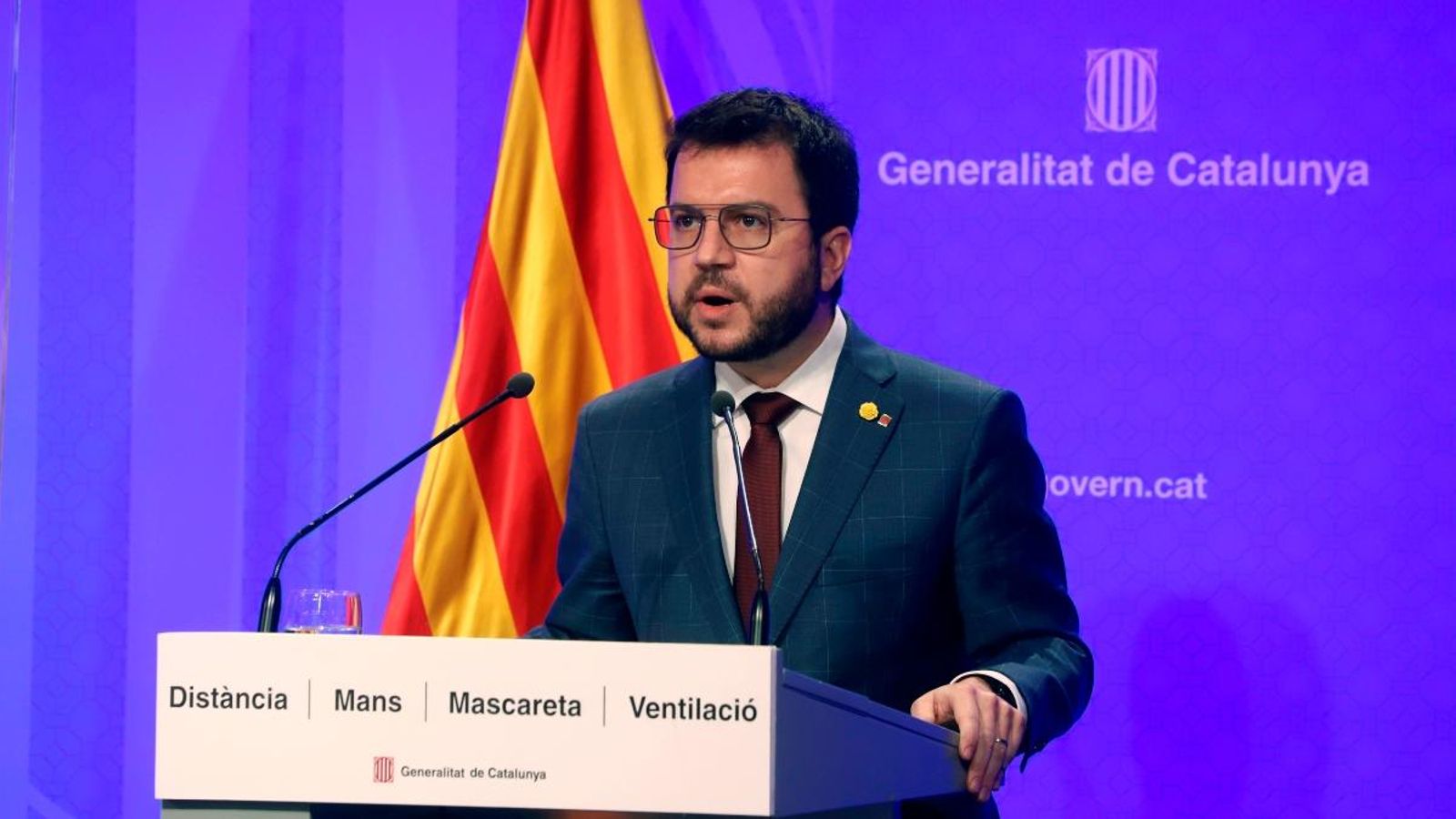 Pera Aragonés, durant la declaració institucional d'ajornament de les eleccions divendres passat a Barcelona