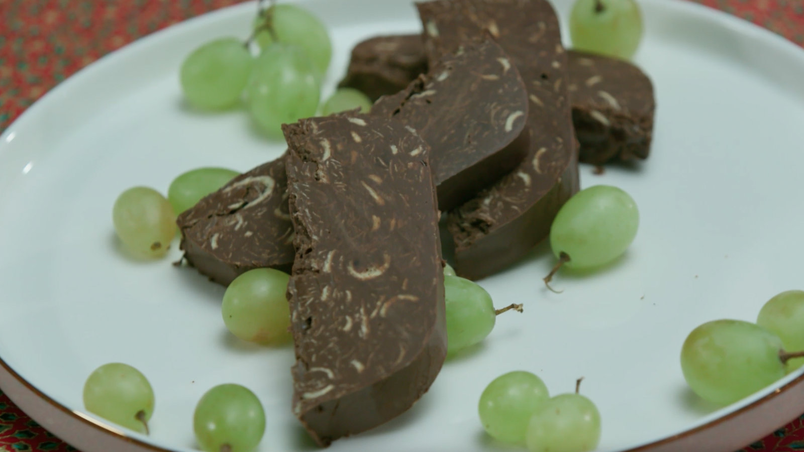 Torró de xocolate, garrofa i neula