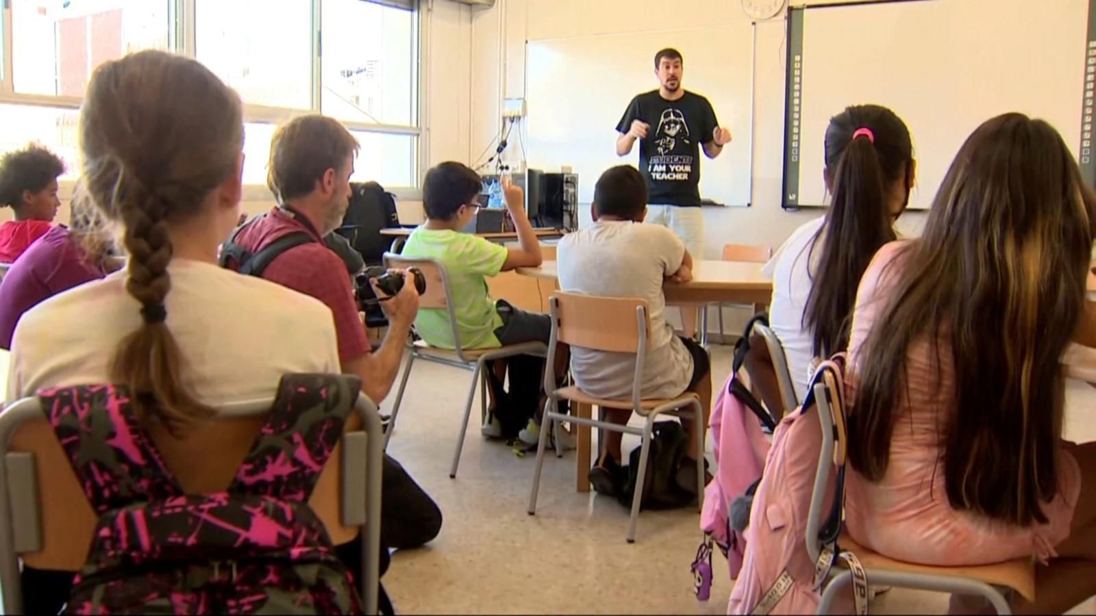 Una aula amb alumnes de primària, en una imatge d'arxiu