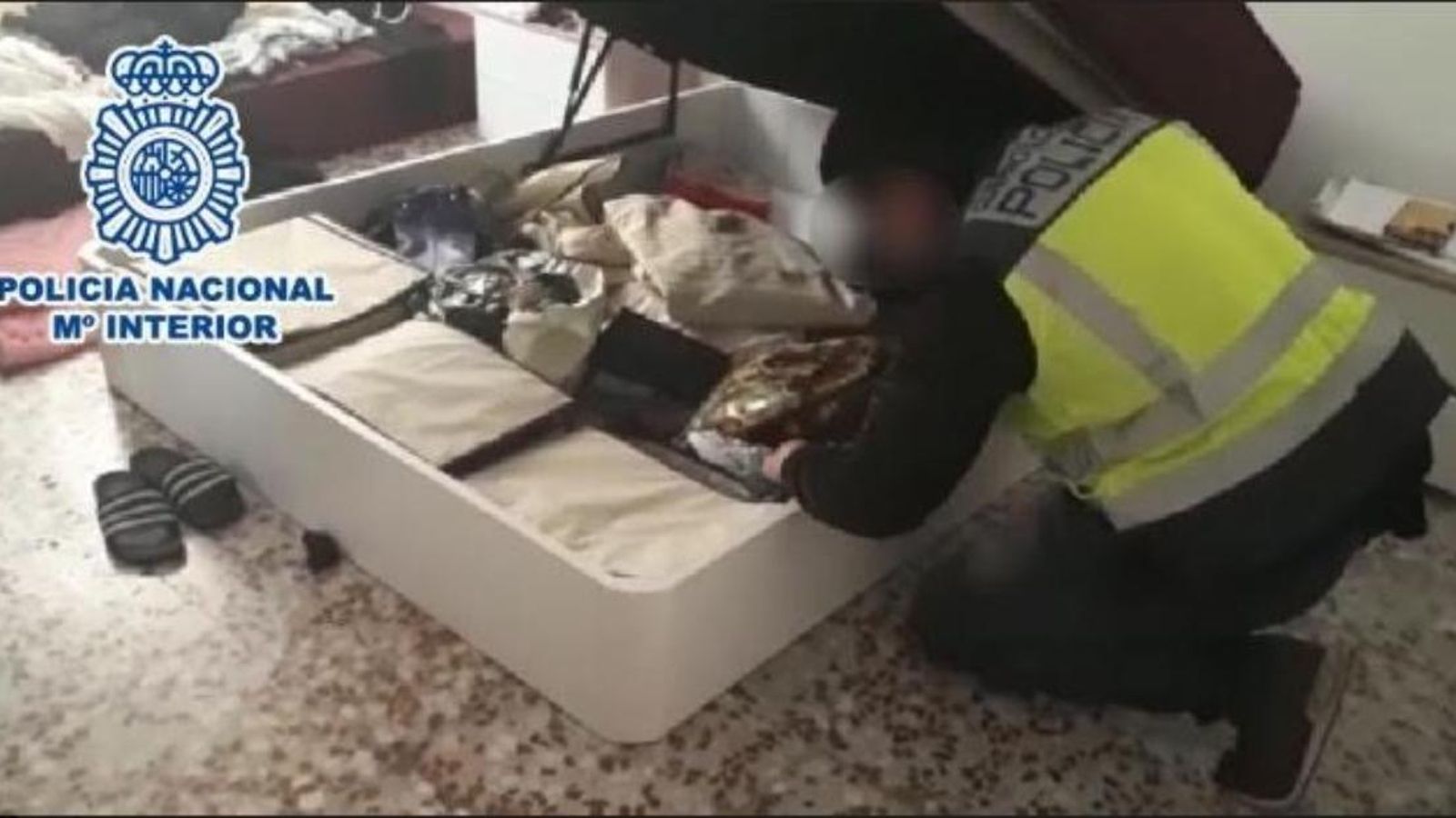 Els agents van practicar quatre registres domiciliaris i van localitzar una gran quantitat d'objectes de valor