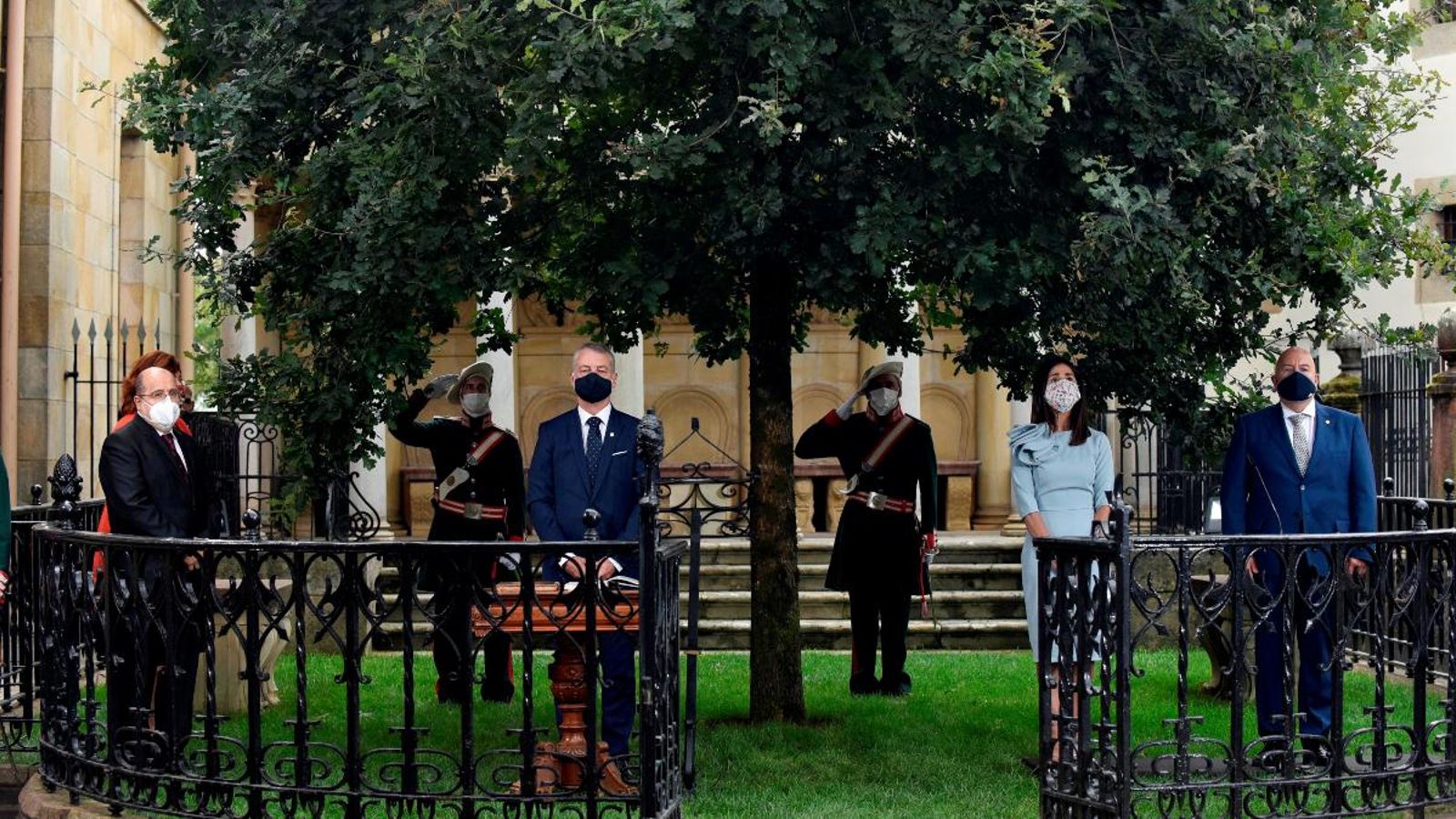 El lehendakari Iñigo Urkullu jura el càrrec sota l’arbre de Gernika.