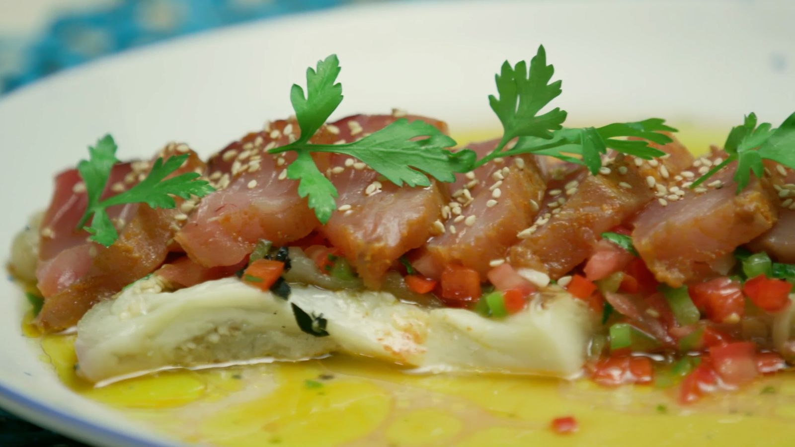 Ensalada de bonítol amb "ras-alhanut"