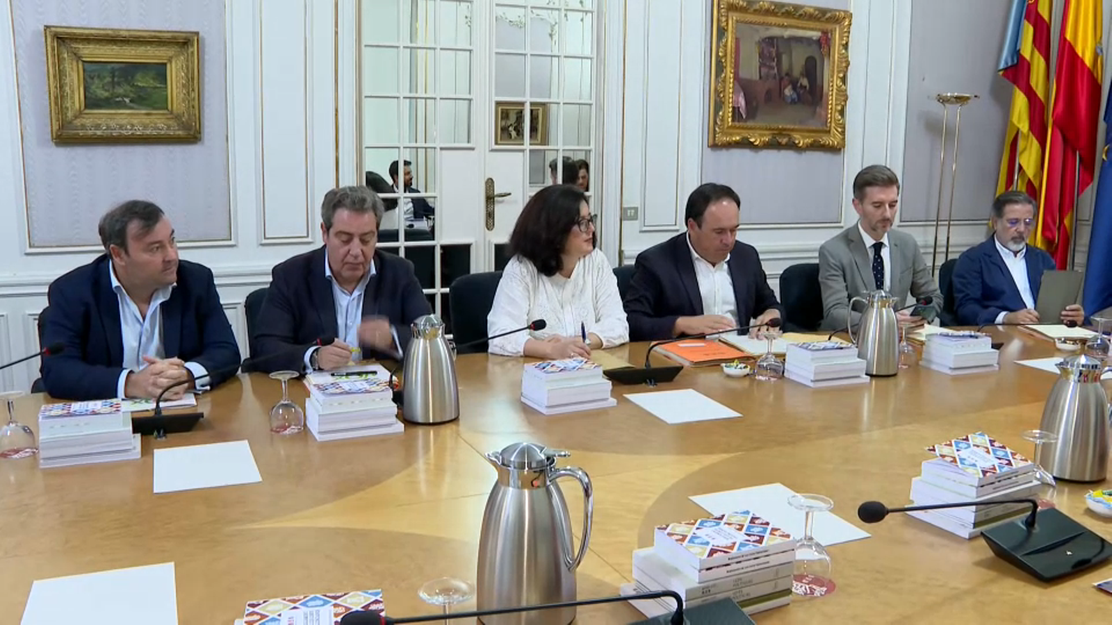 L'oposició critica la proposta per diferenciar entre persones amb nacionalitat espanyola i migrants