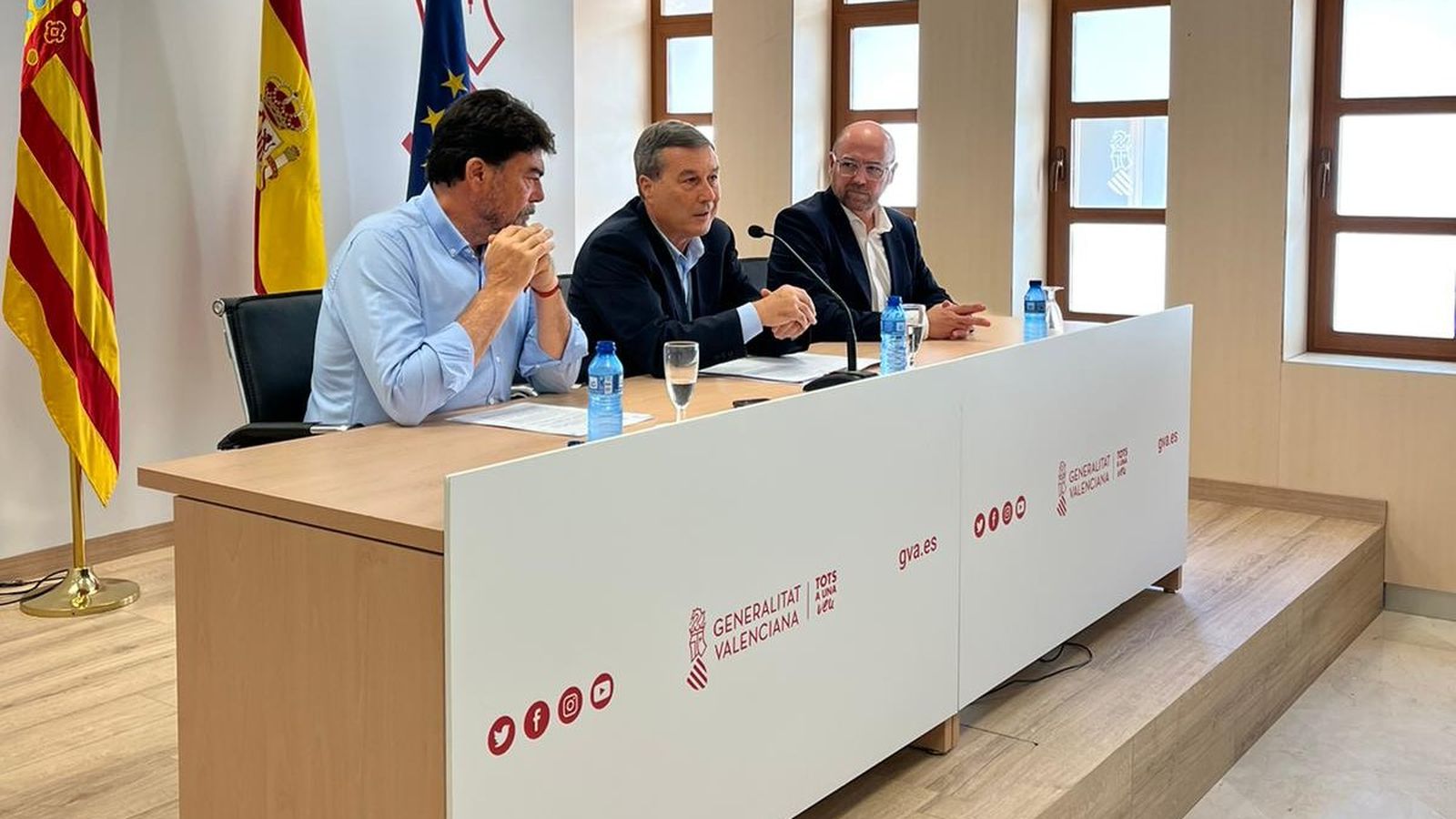 El conseller de Sanitat, Marciano Gómez, acompanyat per l’alcalde d’Alacant, Luis Barcala, i el secretari autonòmic de Sanitat, Francisco Ponce