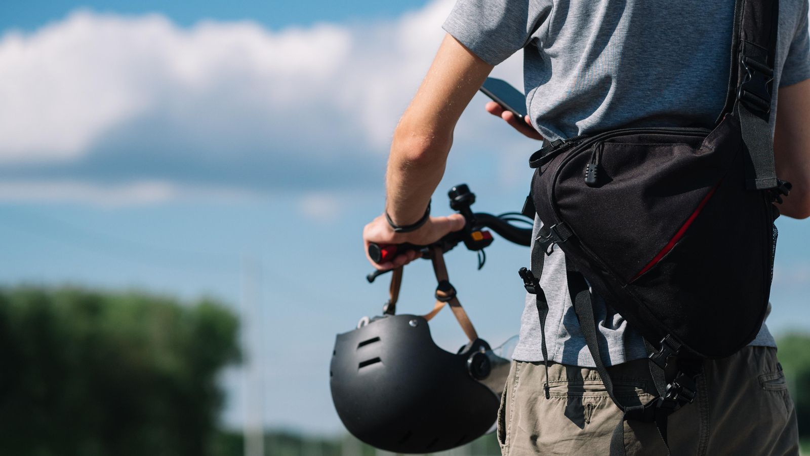 La DGT vol que el casc siga obligatori si es condueix un patinet elèctric