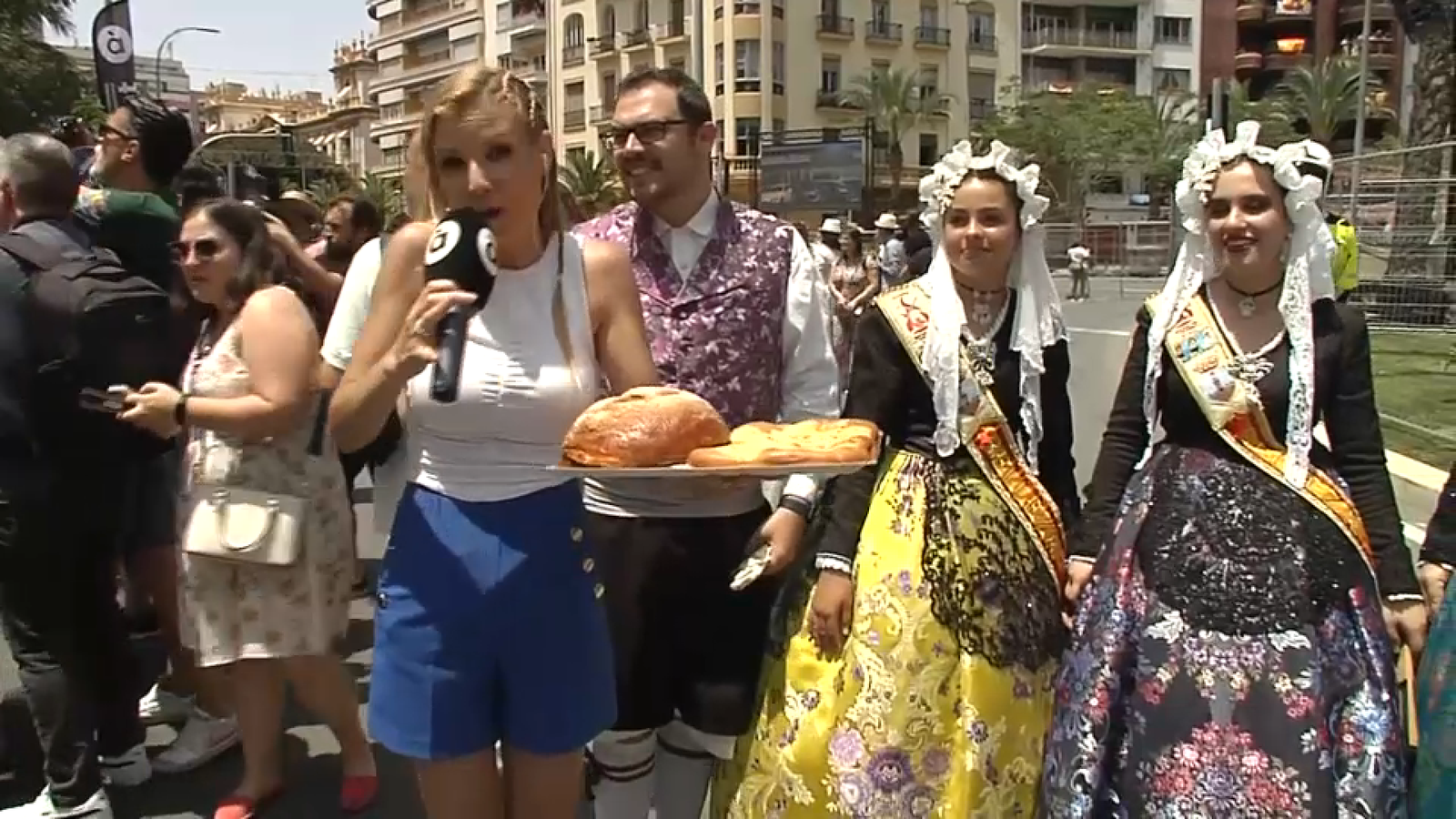 Els membres de la comissió de la foguera Molins del Calvari