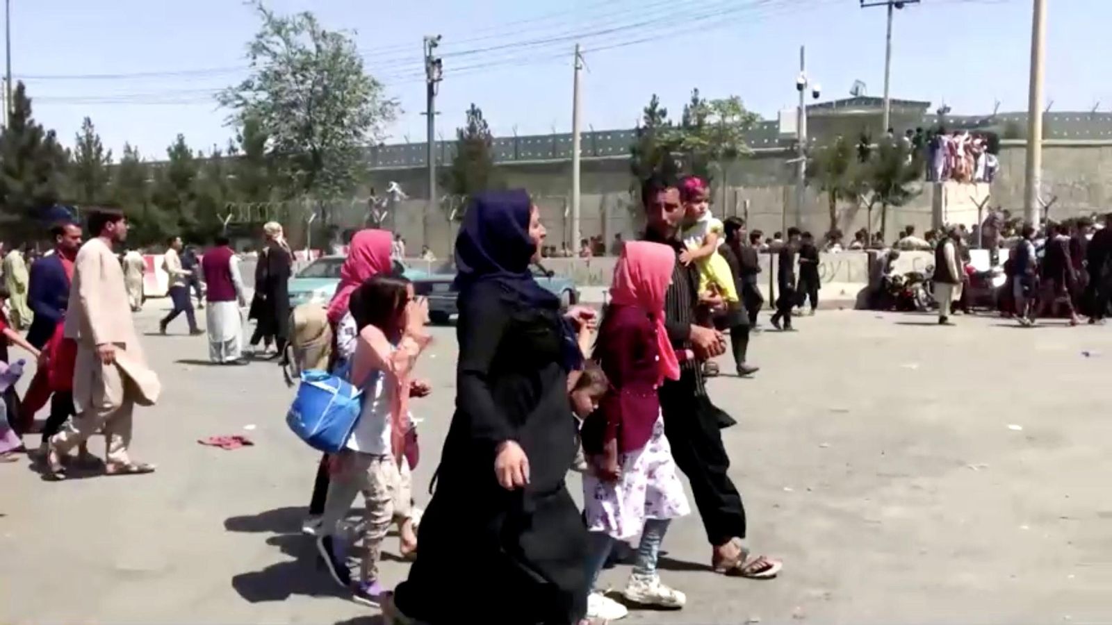 Gent fugint de Kabul després de l'entrada dels talibans