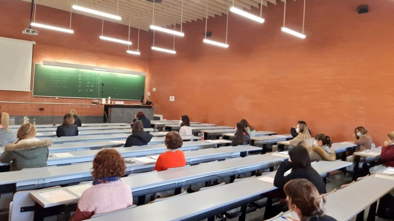 2.124 persones participen en els 9 processos selectius