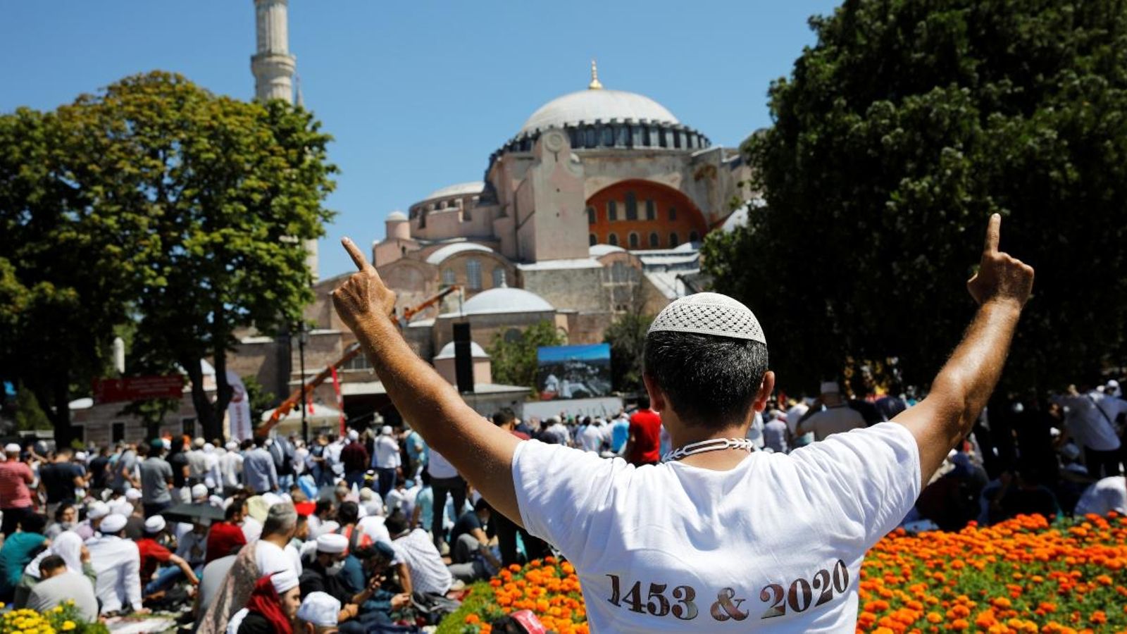 Milers de fidels han acudit al primer dia de rés a la Gran Mesquita de Santa Sofia
