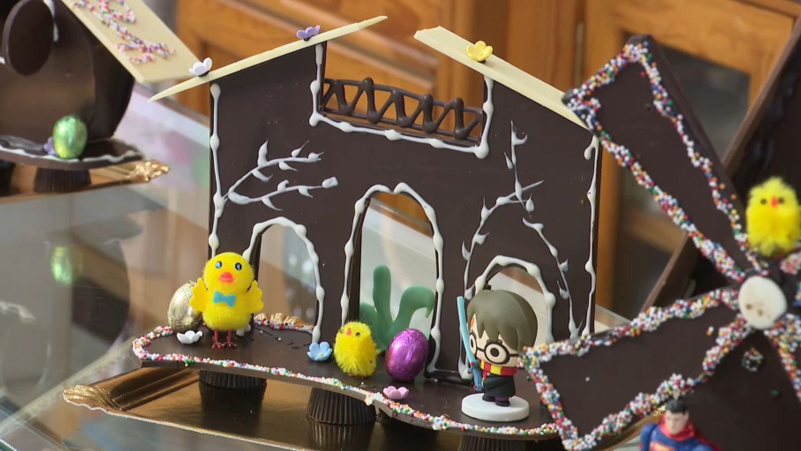 Què enginyen els forns per a fer mones de xocolate amb el cacau pels núvols?