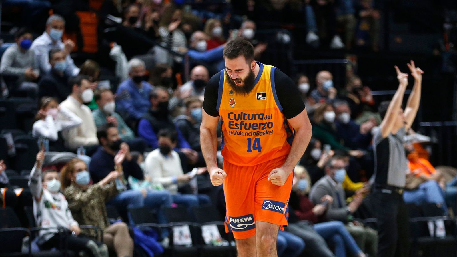 Dubljević celebra una cistella