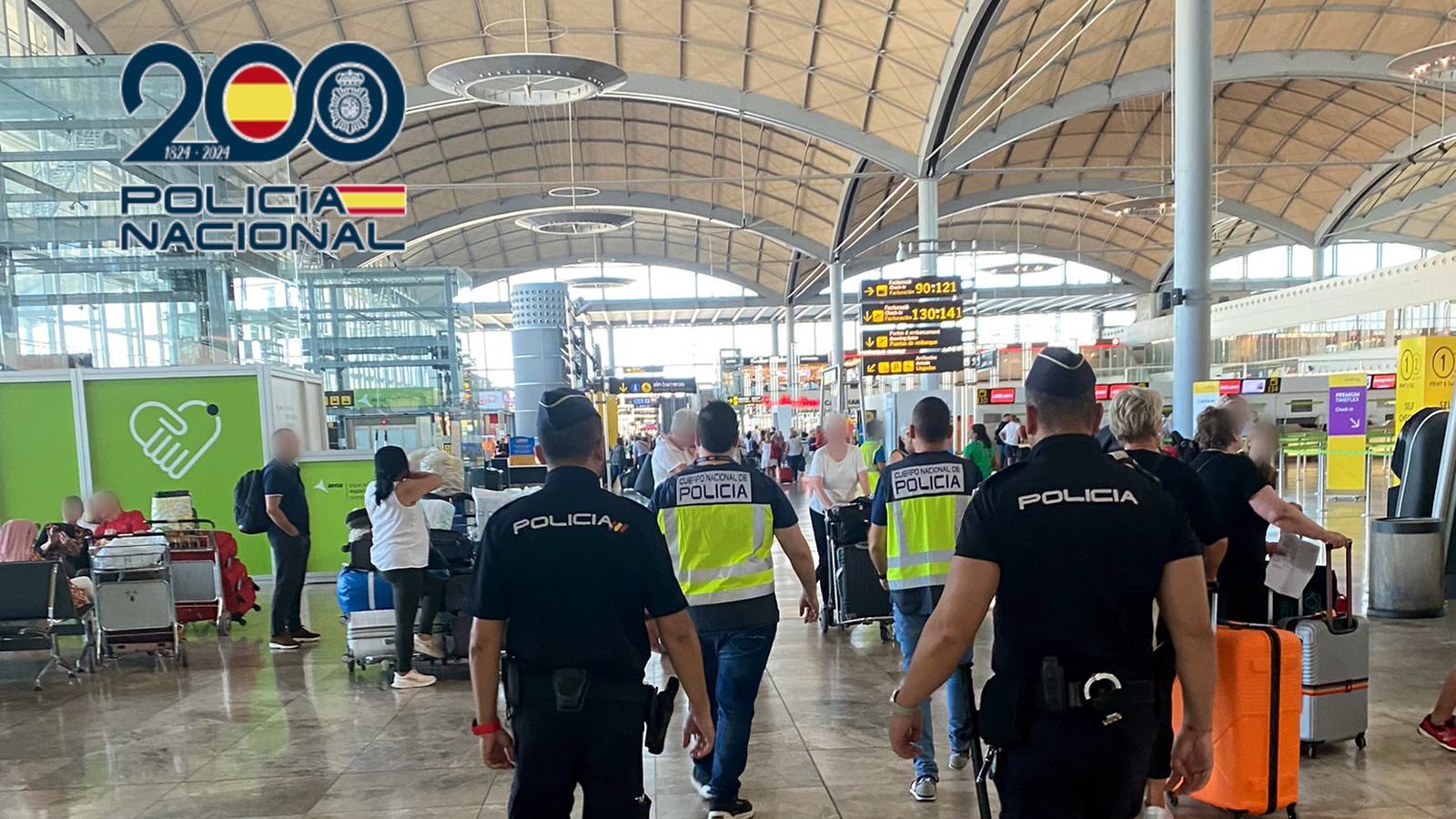 Policia Nacional a l'Aeroport d'Alacant en una imatge d'arxiu