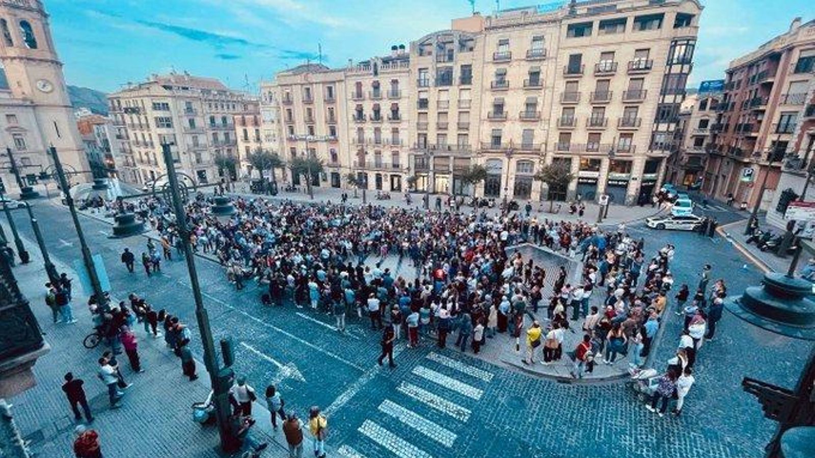 Concentració a Alcoi en protesta per l'assassinat masclista d'una jove de 27 anys el passat cap de setmana Concentració a Alcoi en protesta per l'assassinat masclista d'una jove de 27 anys el passat cap de setmana