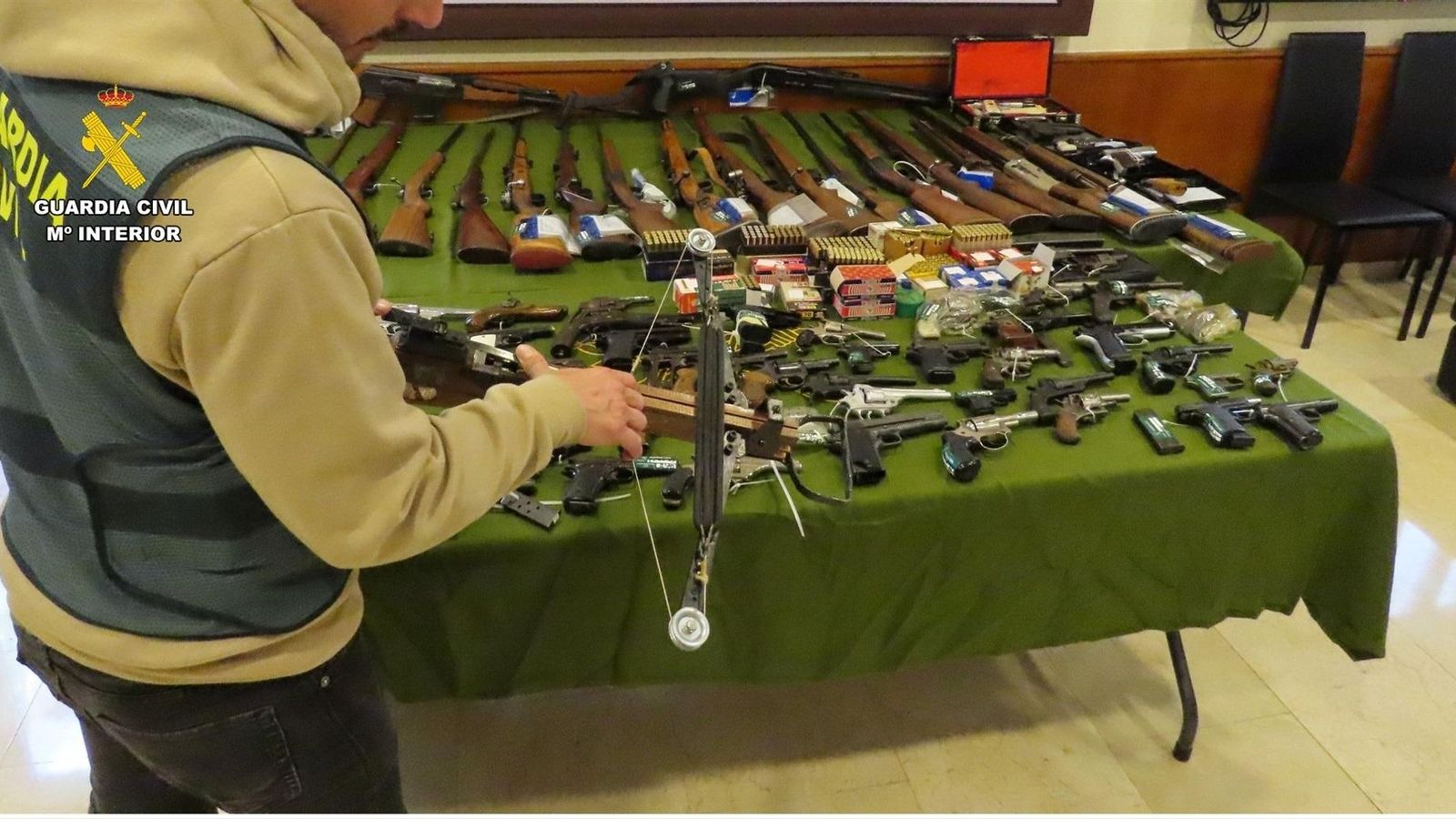 L'arsenal d'armes requisat per la Guàrdia Civil