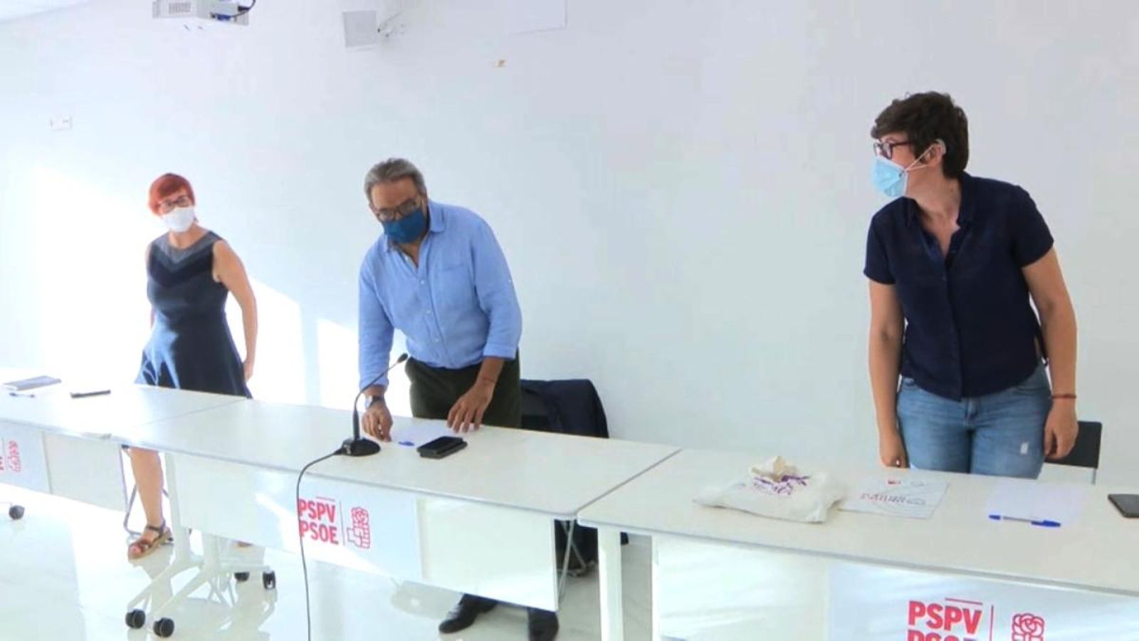 D'esquerra a dreta, la coportaveu de Compromís Àgueda Micó, la coordinadora de Podem Pilar Lima i el síndic del PSPV Manolo Mata abans de la reunió