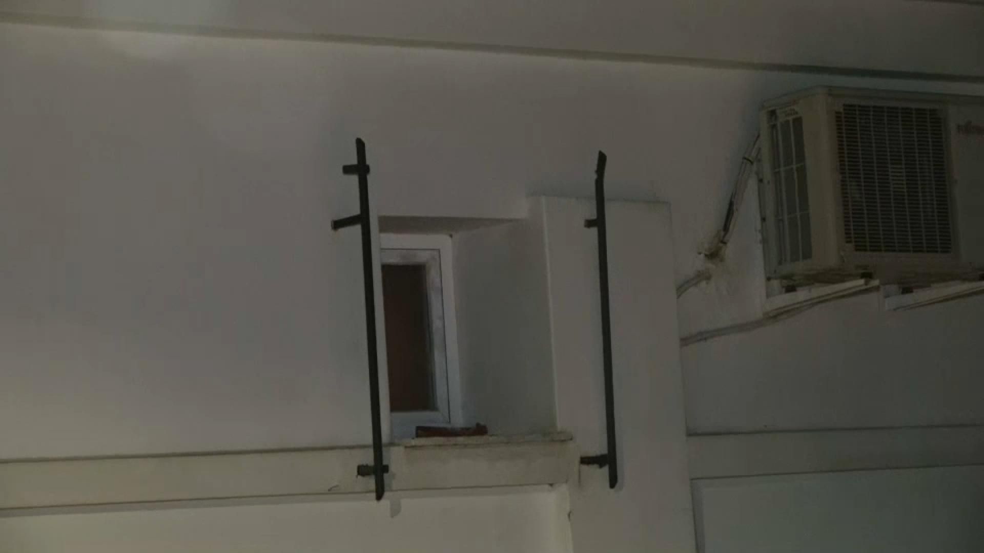 En imatge, la finestra per on presumptament van accedir els lladres, després de tallar una reixa En imatge, la finestra per on presumptament van accedir els lladres, després de tallar una reixa