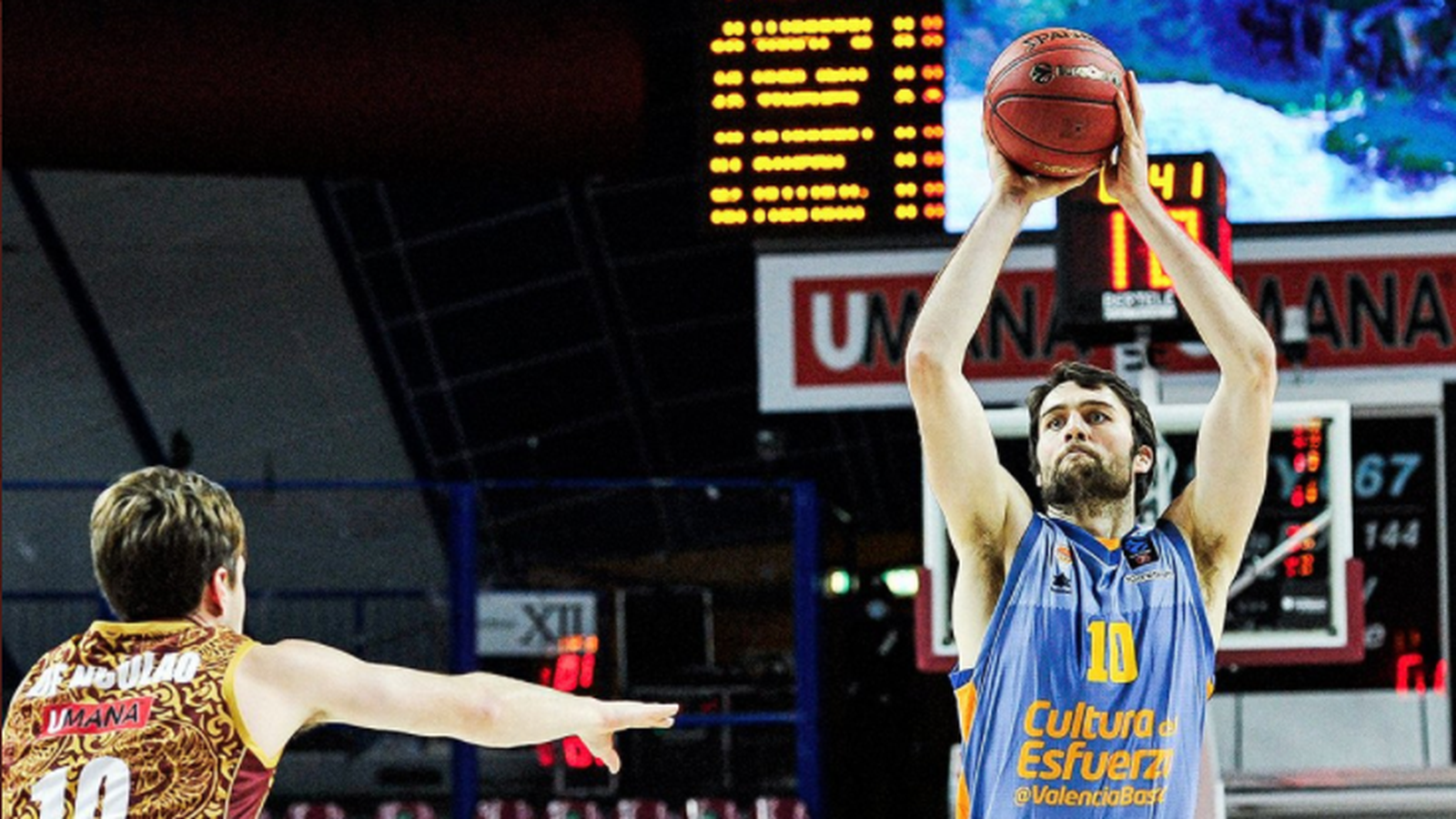 Mike Tobey torna a la pista després de la seua lesió anotant 16 punts