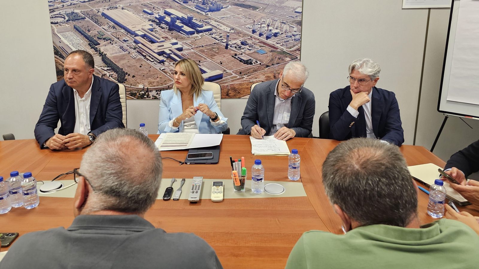 La consellera d'Innovació, Indústria, Comerç i Turisme, Nuria Montes, reunida amb el comité d'empresa de Gamed