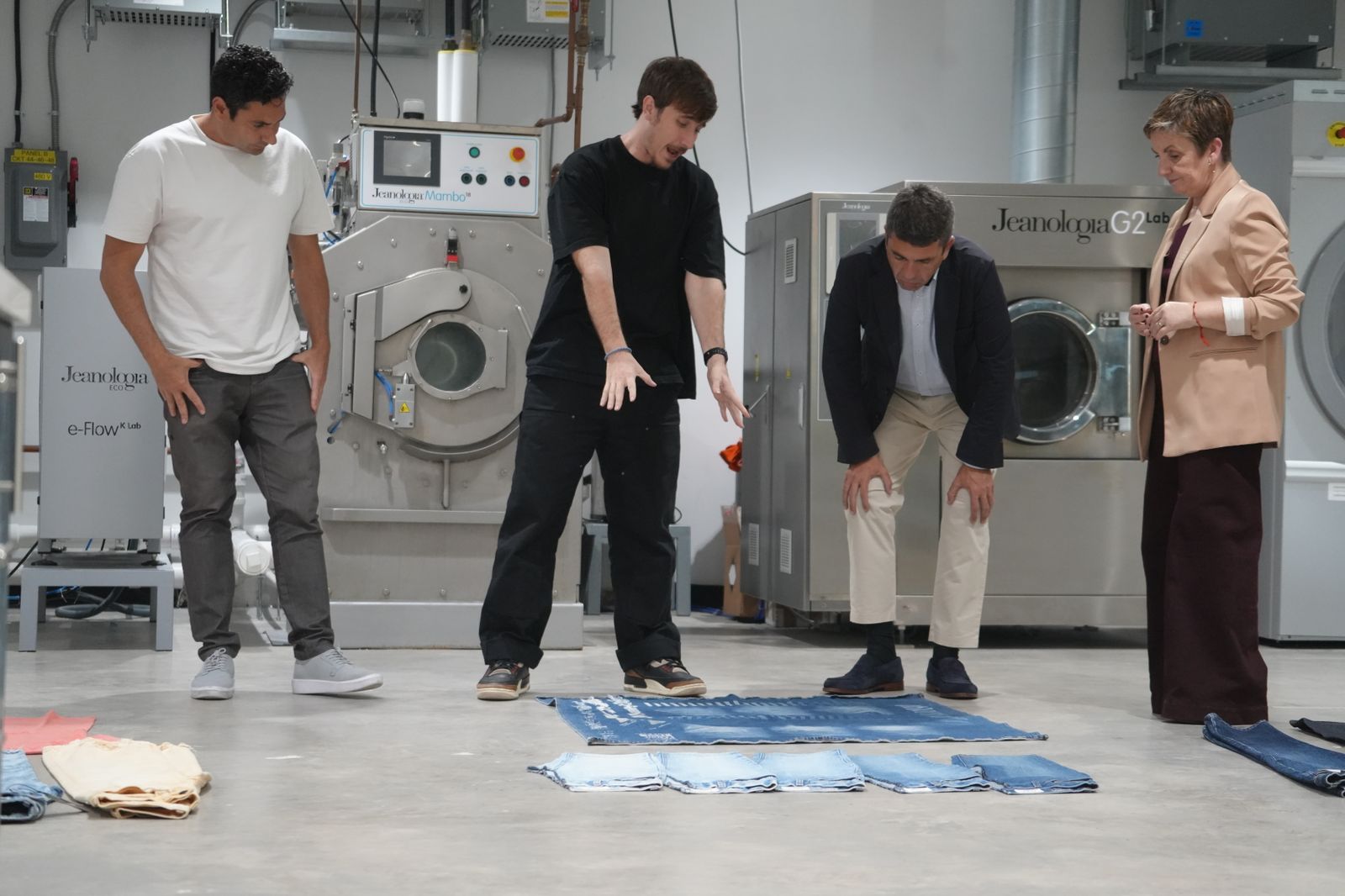 El president de la Generalitat, Carlos Mazón, visita el 'hub' de la companyia valenciana Jeanologia a Miami