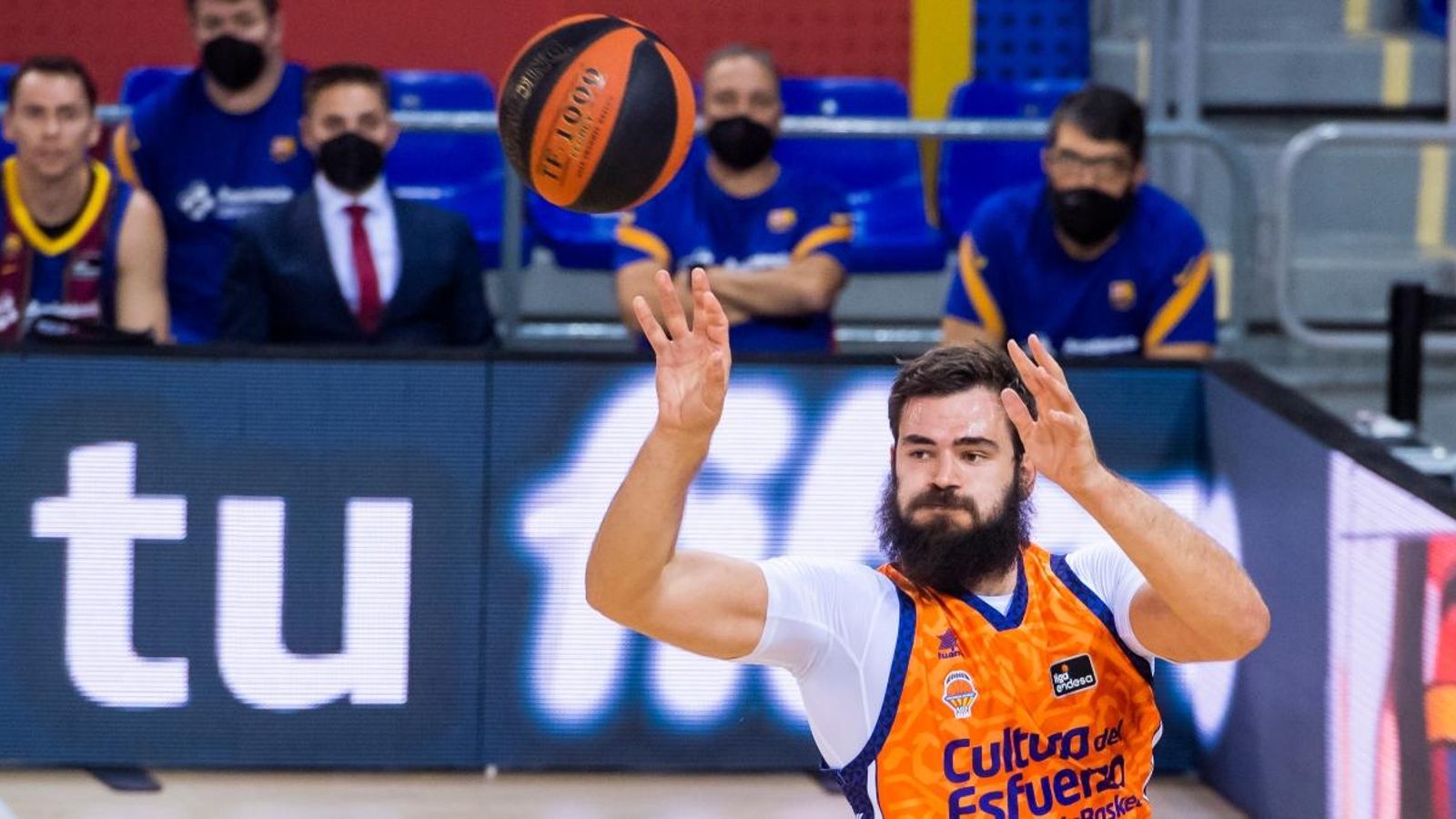 Bojan Dubljevic assisteix en el partit contra el FC Barcelona