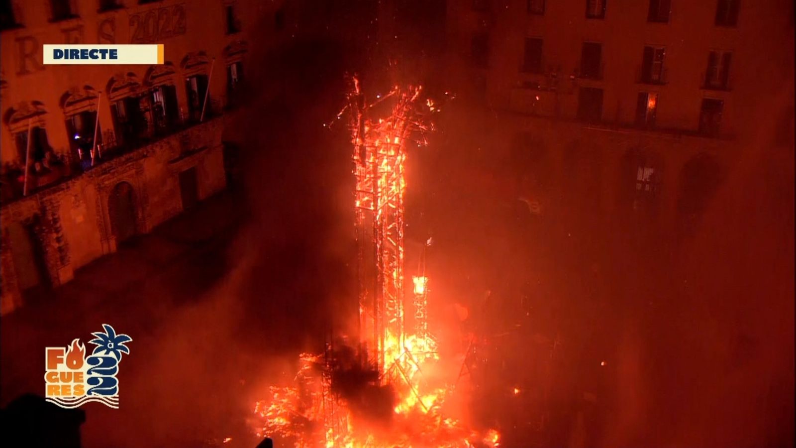 Així s'ha viscut la nit de la Cremà de les Fogueres d'Alacant