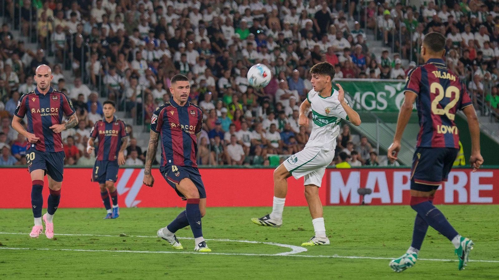 Rodri Mendoza, en una acció del duel davant Dela