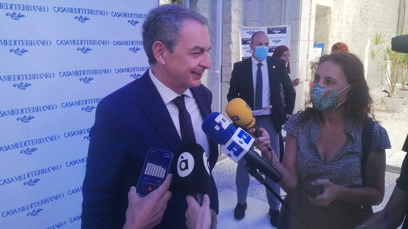 L'expresident del govern Rodríguez Zapatero aquest divendres, en l'arribada en l'acte al que ha assistit en Casa Mediterrani a Alacant