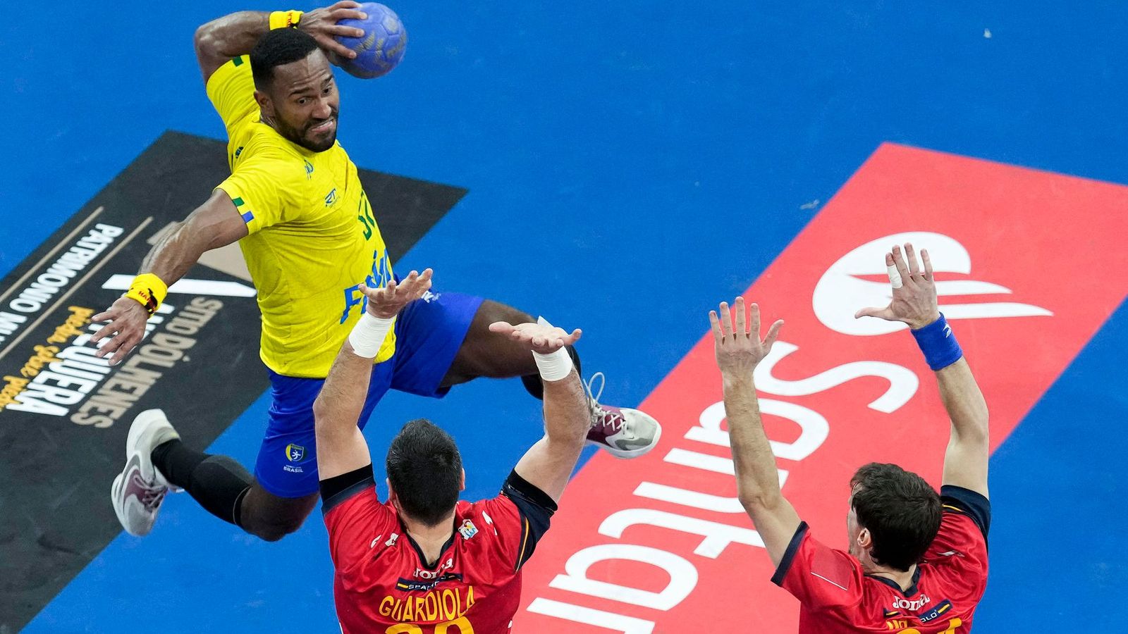 Gedeón Guardiola, en una acció defensiva