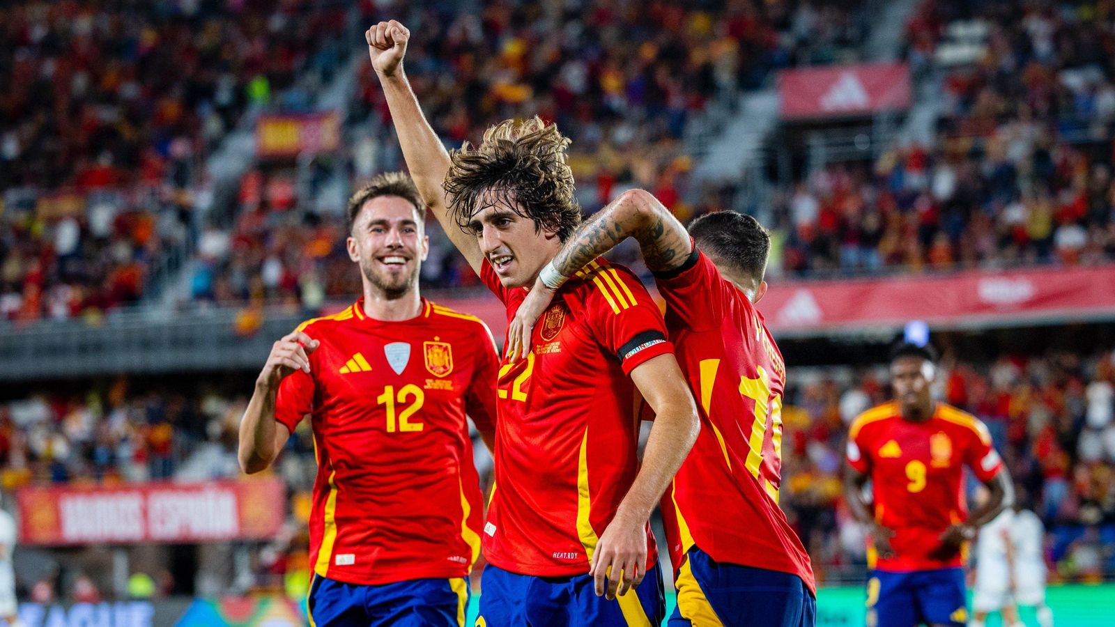 Els jugadors de la selecció celebren el segon gol contra Suïssa