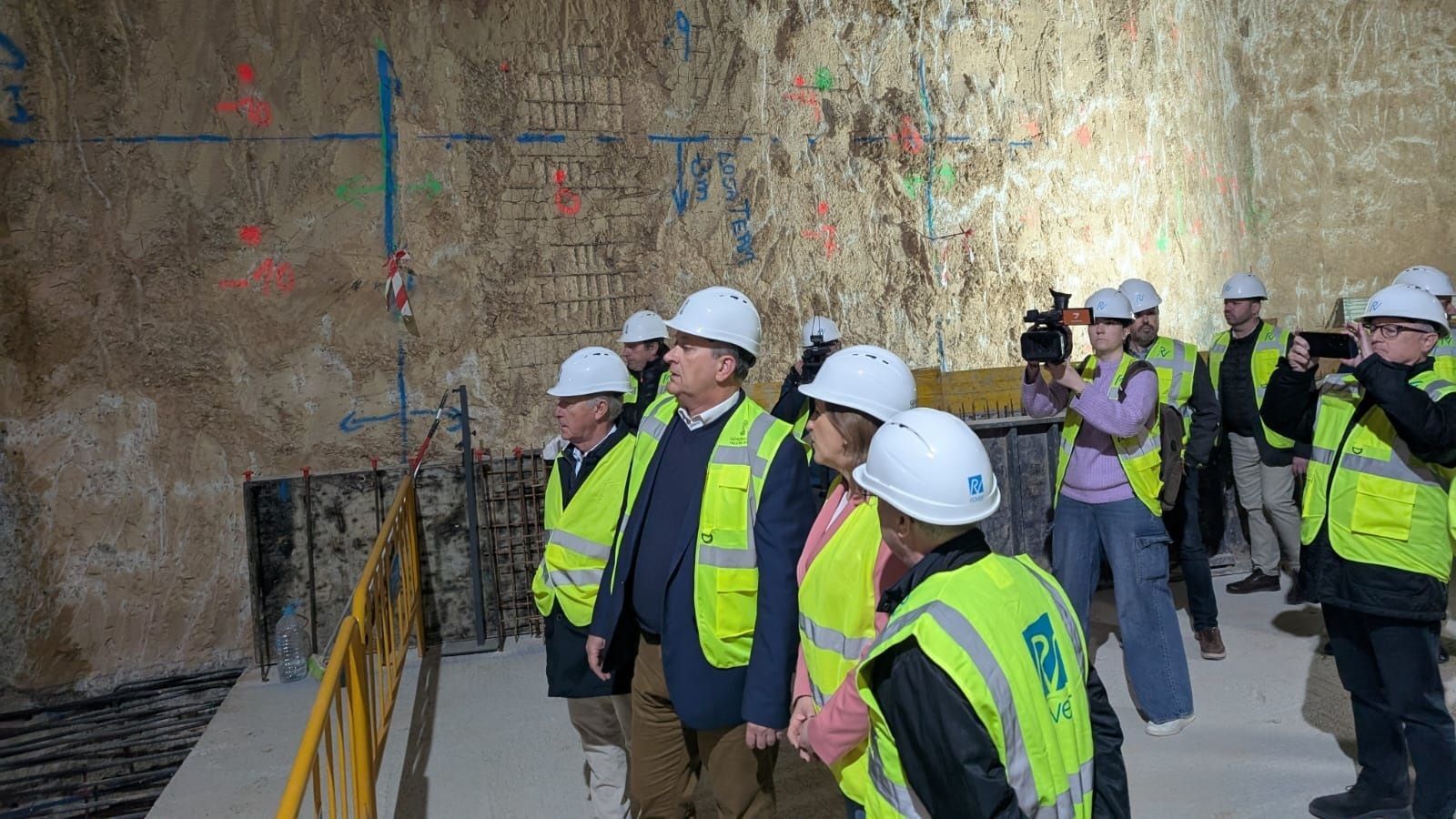 El conseller Martínez Mus i l'alcaldessa Catalá visiten les obres del túnel subterrani