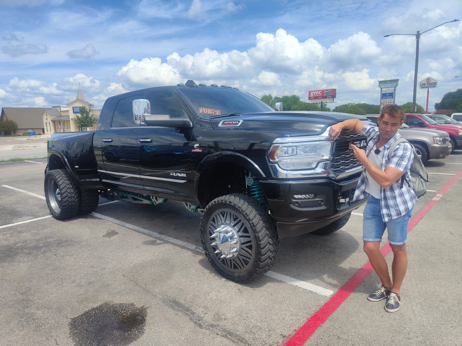Valencians al món visita Austin, la capital de Texas.