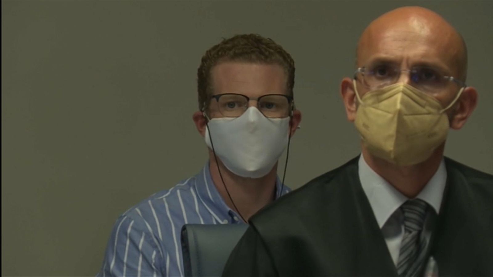 En el fons de la imatge el pare dels xiquets, Gabriel Carvajal, per a qui es demana 50 anys de presó