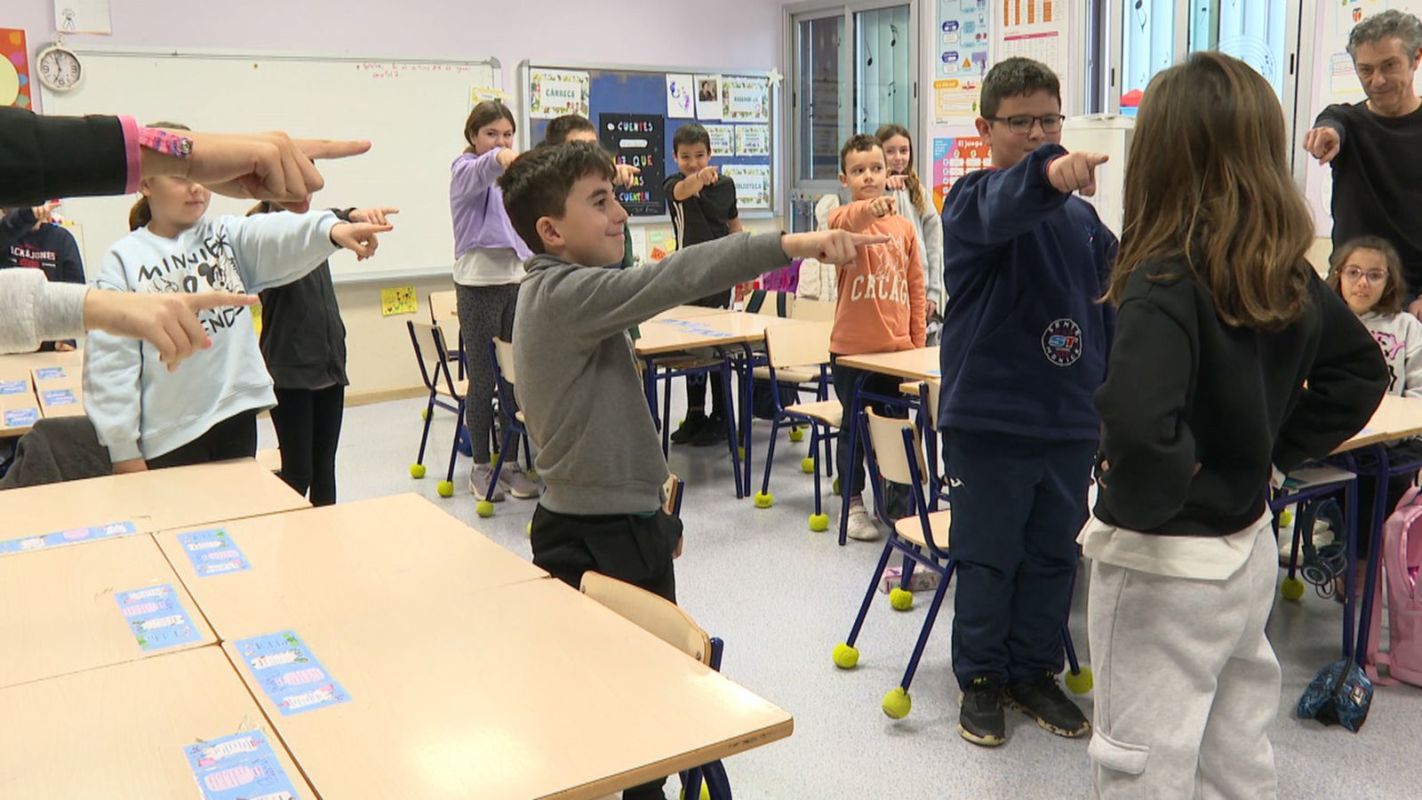 L'alumnat durant el taller contra l'assetjament escolar al CEIP El Campés de la Pobla de Vallbona