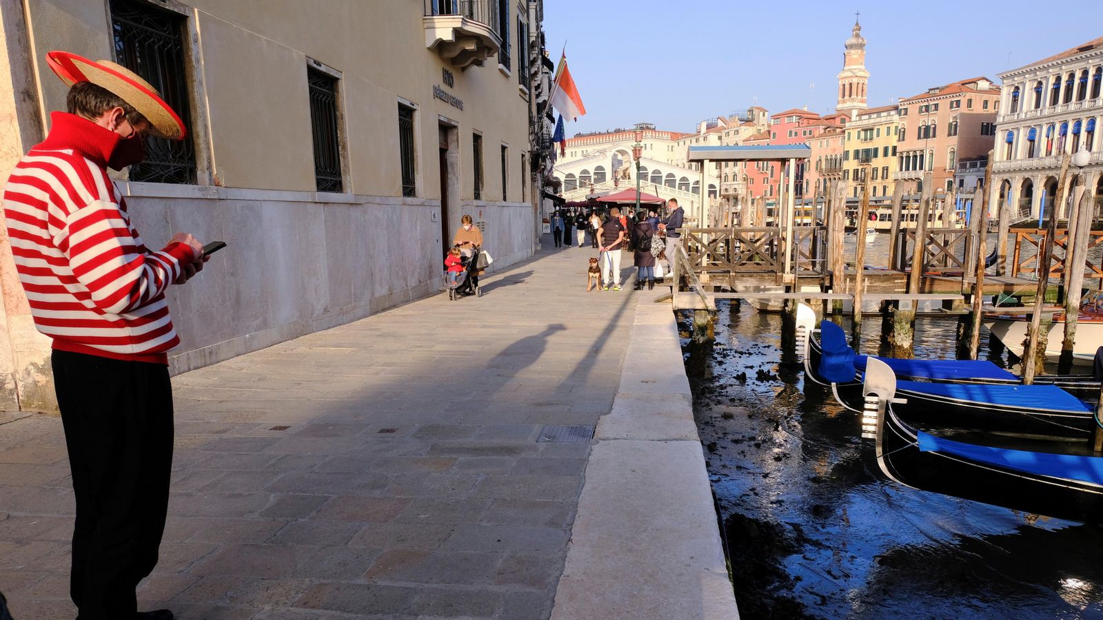 Gòndoles en el Gran Canal de la ciutat de Venècia