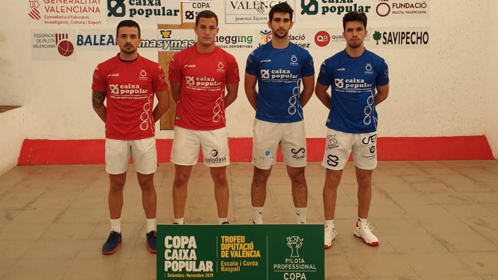 Badenes i Seve, de blau, van derrotar Ian i Roberto