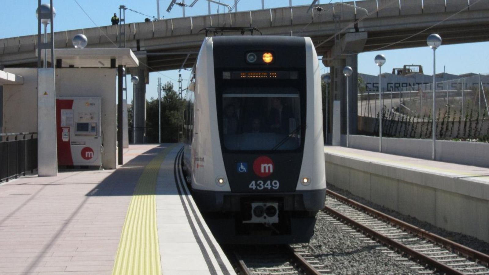Un dels trens de Metrovalencia en una imatge d'arxiu