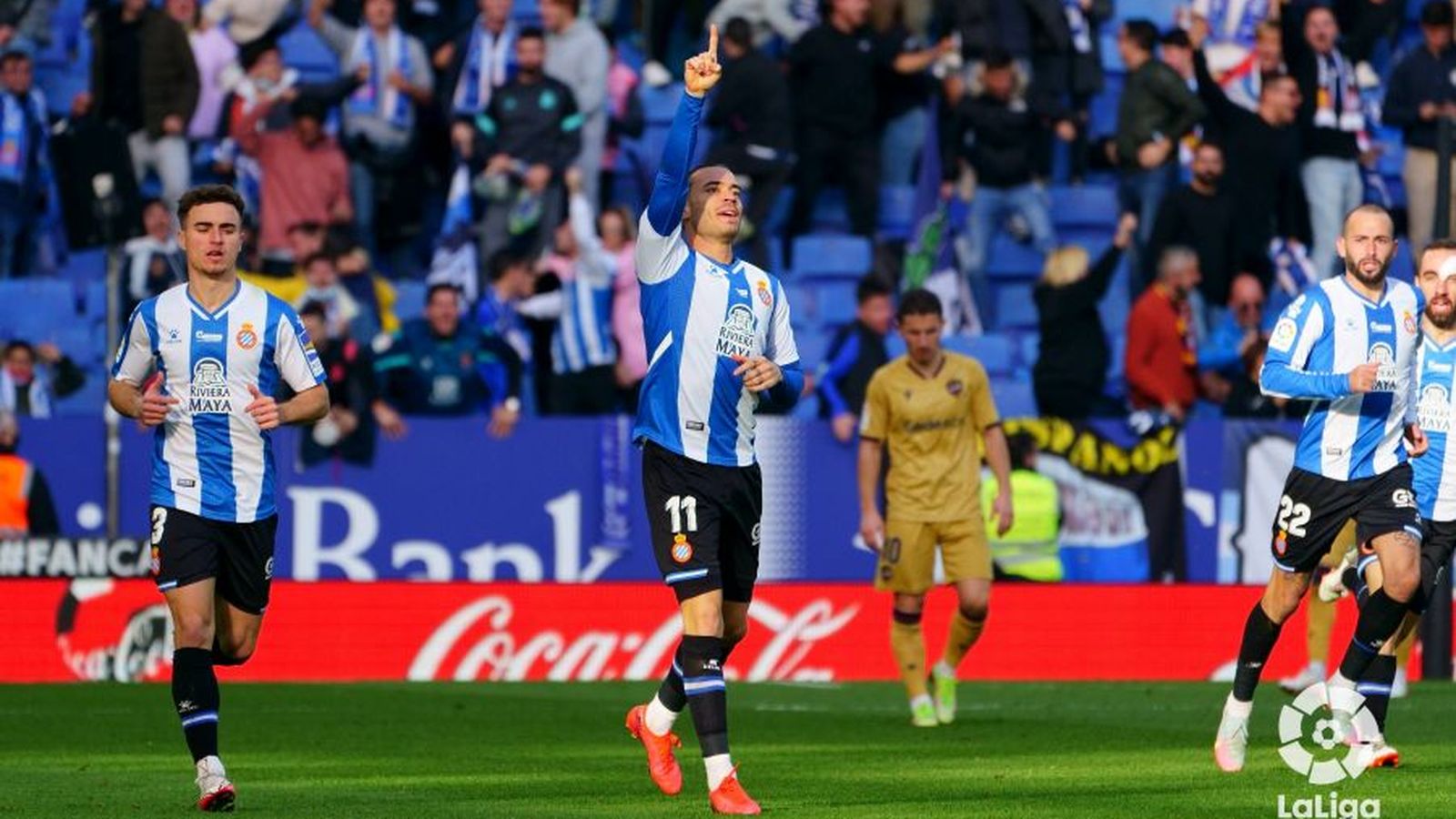 Els jugadors de l'Espanyol celebren un gol contra el Llevant