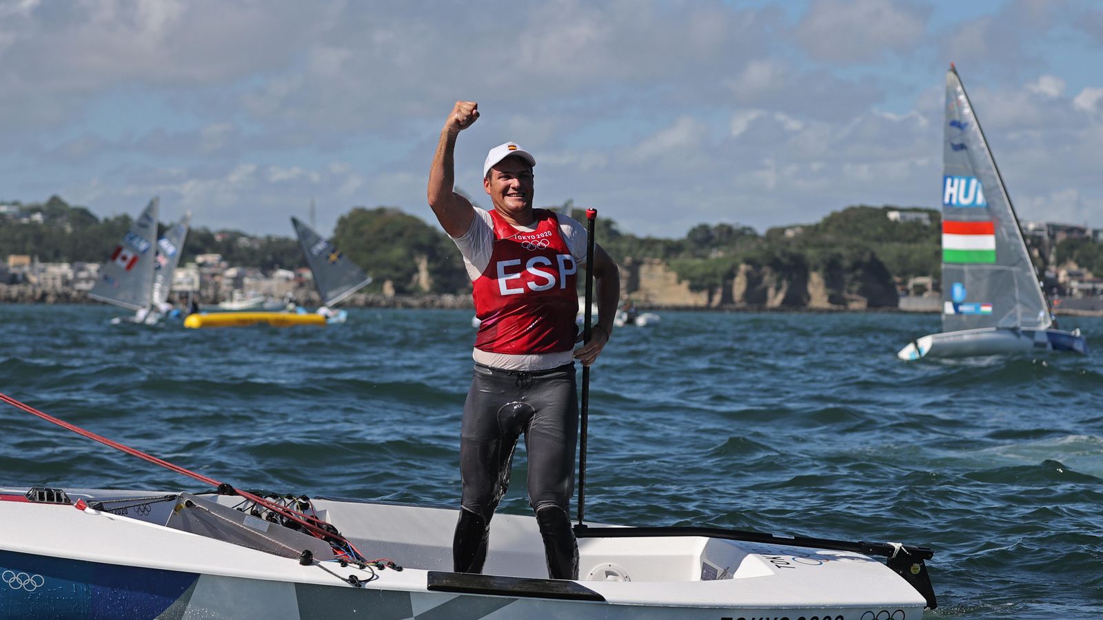 Joan Cardona celebra el bronze després de la Medal Race