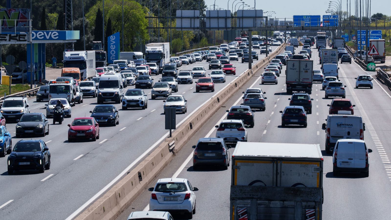 Es preveu que l'afluència de vehicles s'incremente a partir d'este dijous a la vesprada, especialment en les zones de costa