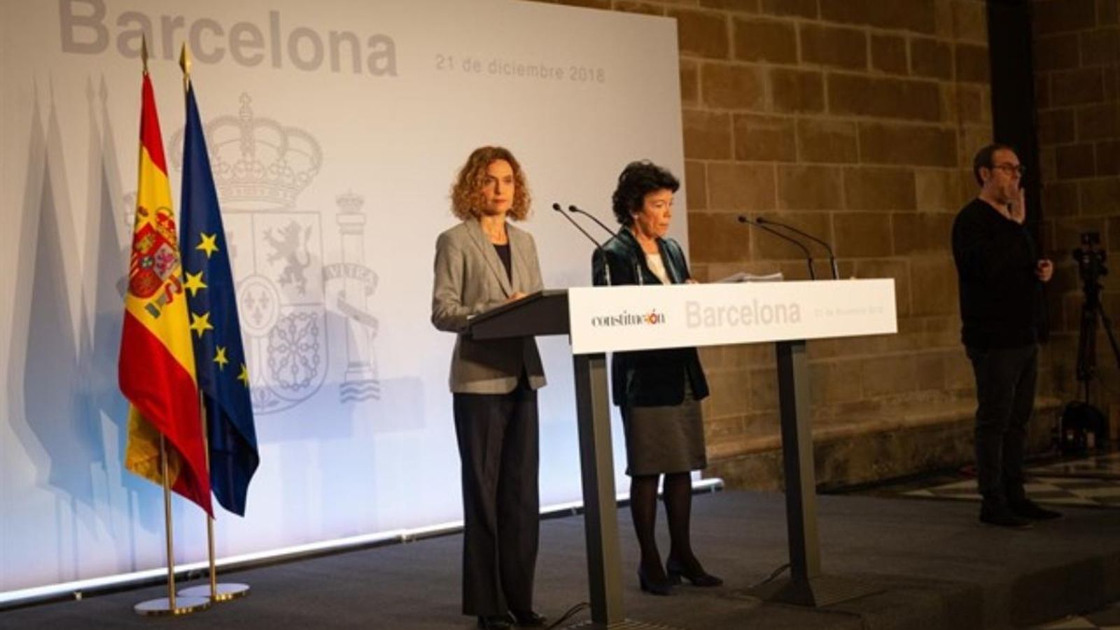 La ministra portaveu, Isabel Celaá, i la ministra de Política Territorial, Meritxell Batet