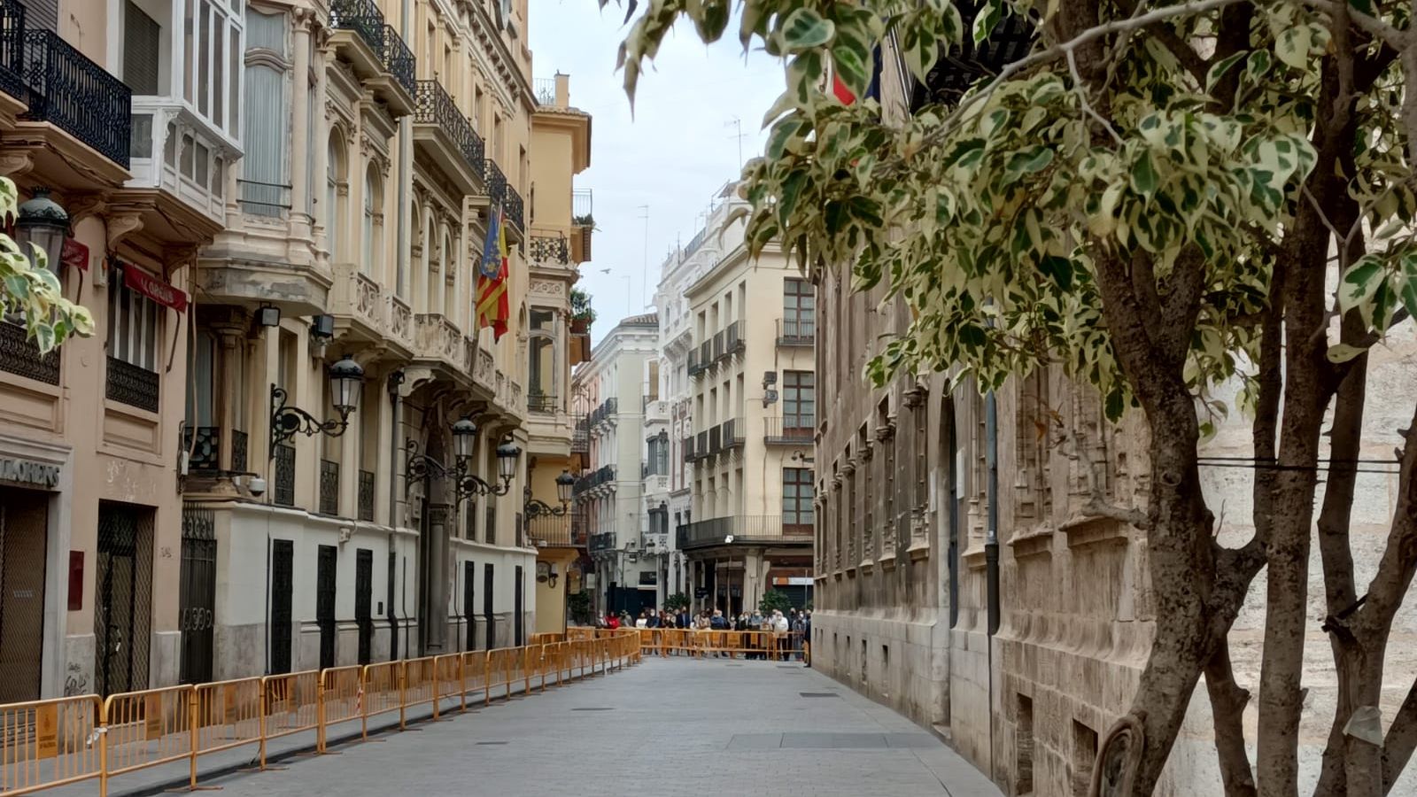 Alguns carrers, com el de Cabiliers, s'han tancat per facilitar corredors segurs d'accés a la plaça