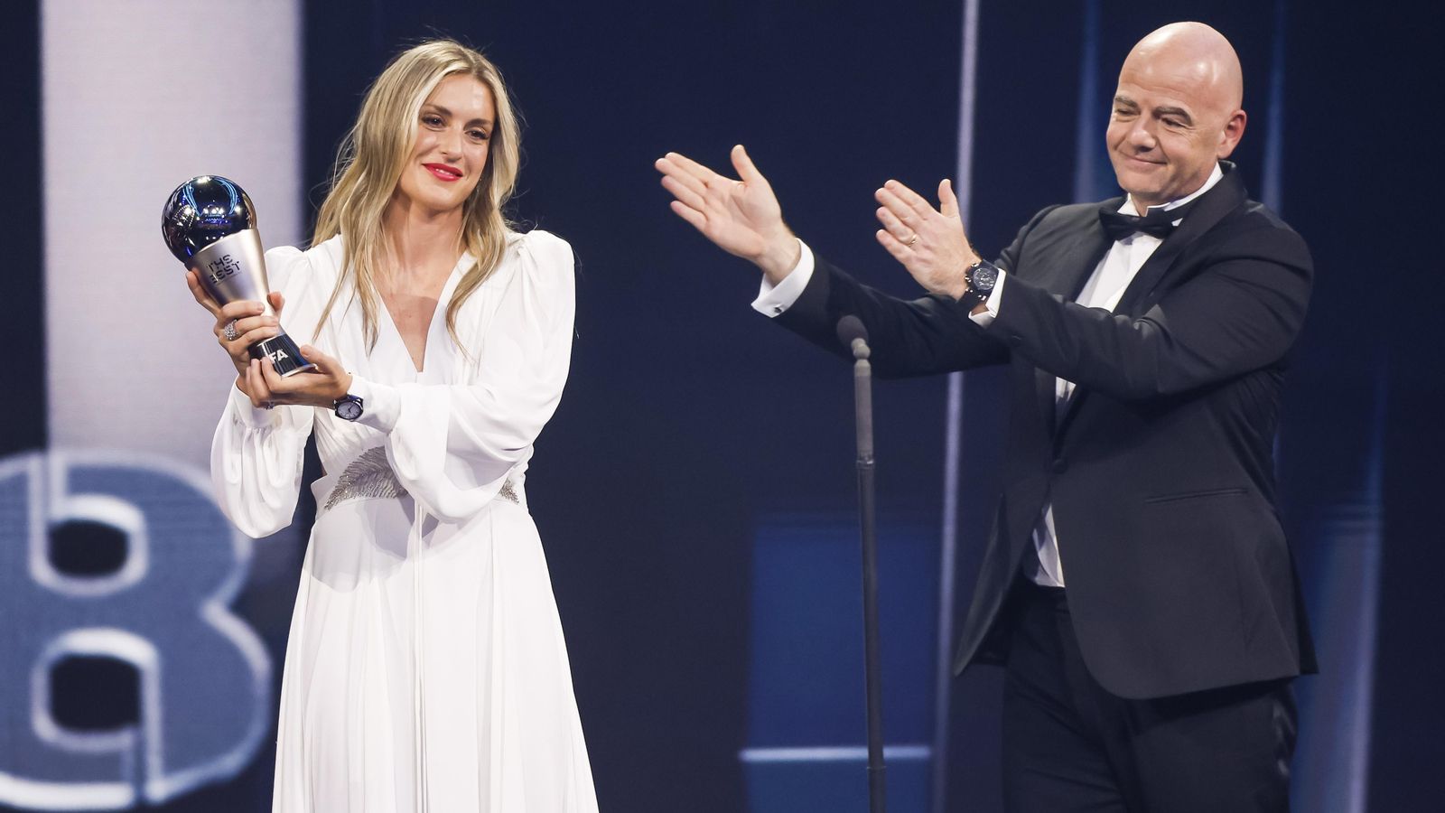 Putellas, amb el premi atorgat per la FIFA