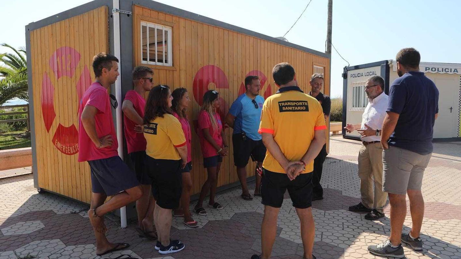 Els membres del servei de socorrisme s'encarreguen de preservar la seguretat dels banyistes a les tres platges de Castelló