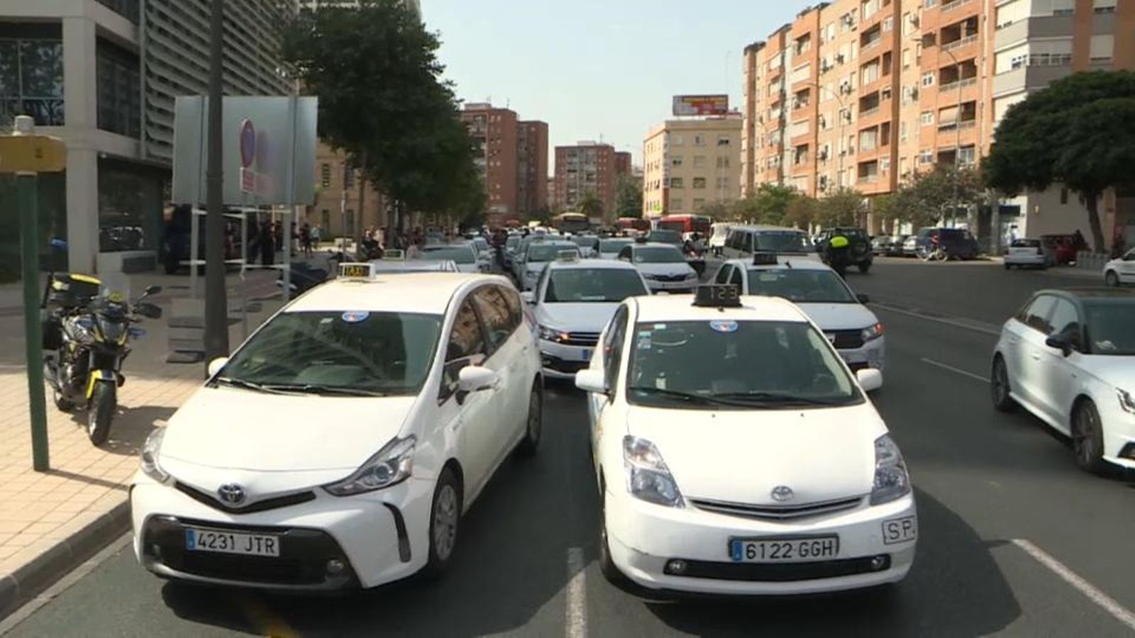 El sector del taxi s'oposa a la limitació de la jornada en dos franges i d'un màxim de 16 hores.