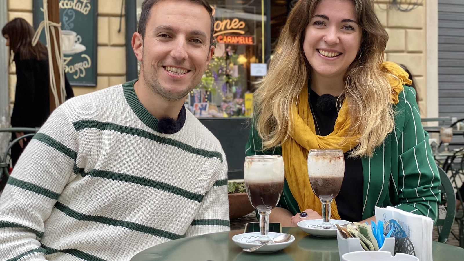 Úrsula de la Vila Joiosa amb el reporter Enrique Tena