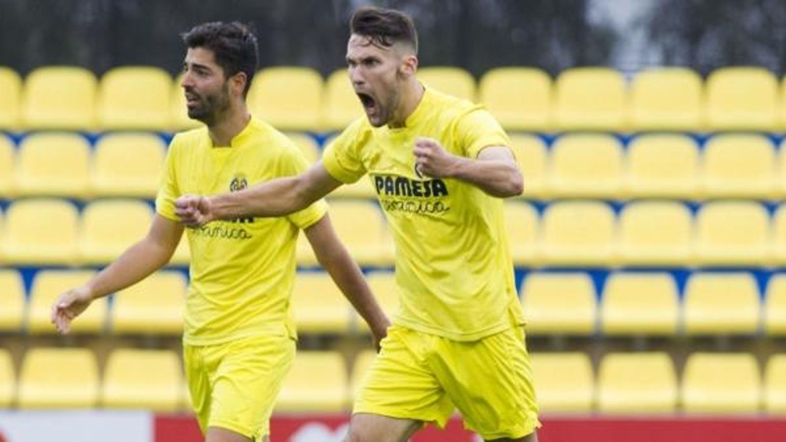 Alfonso Pedraza, vestint la samarreta del Vila-real CF. Alfonso Pedraza, vestint la samarreta del Vila-real CF.